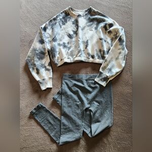 Hollister Crop Top Sweatshirt + Free Leggings